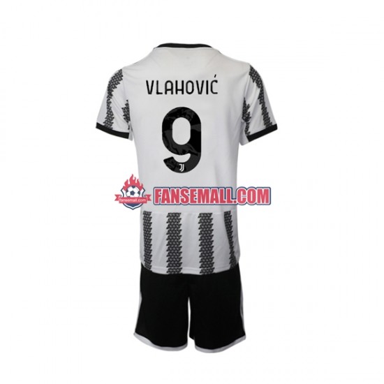 Matchtröjor Juventus Vlahovic 9 2022-2023 Kortärmad till Barn (1:a ställ)